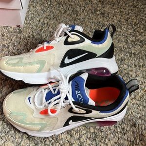 Women Nike airmax 200